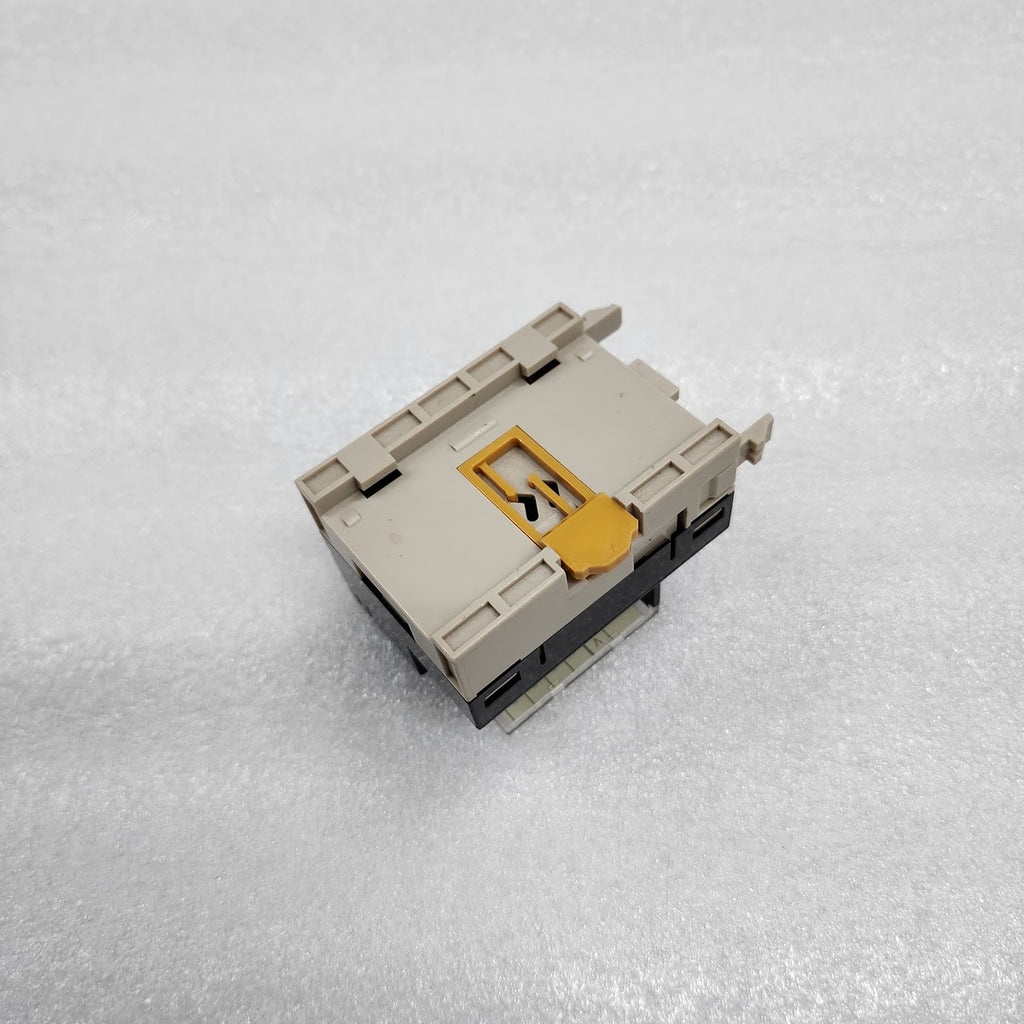OMRON XWT-OD08-1 REMOTE TERMINAL 24VDC