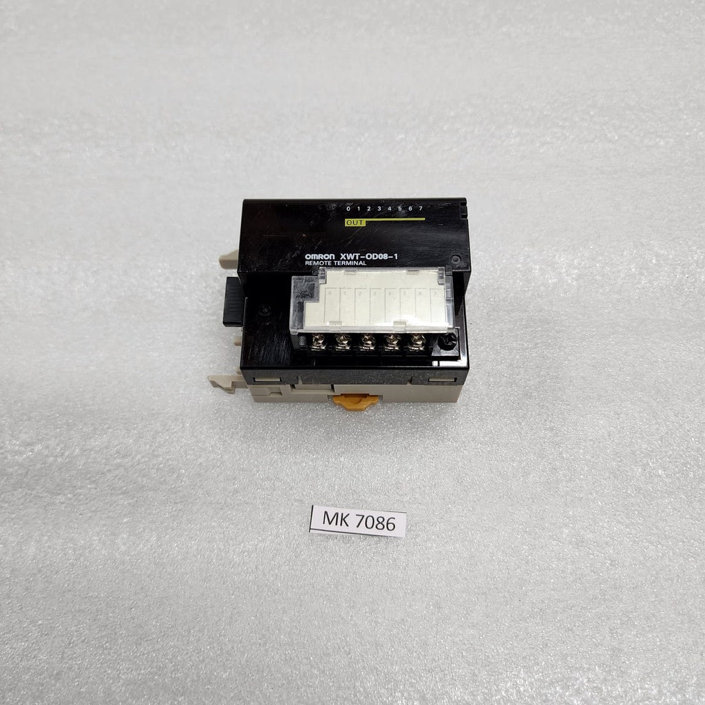 OMRON XWT-OD08-1 REMOTE TERMINAL 24VDC