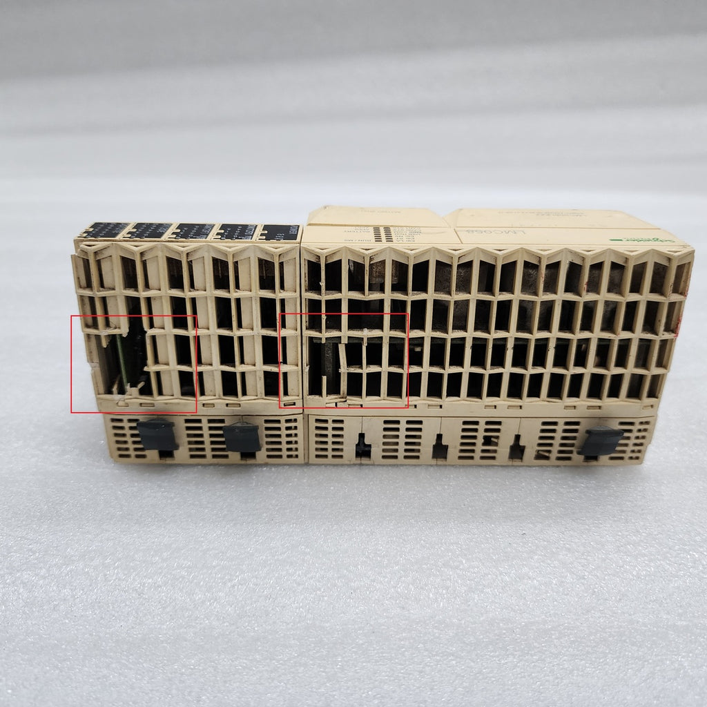 LMC058LF42 COMPACT BASE 42 I/O 24VDC LMC058 CRACK