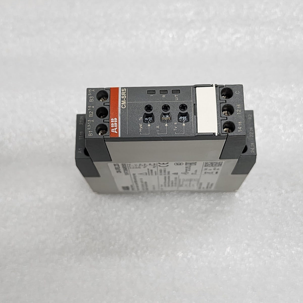 ABB CM-SRS.22S OVER-UNDER CURRENT RMS MONITORING RELAY 1SVR730840R0500
