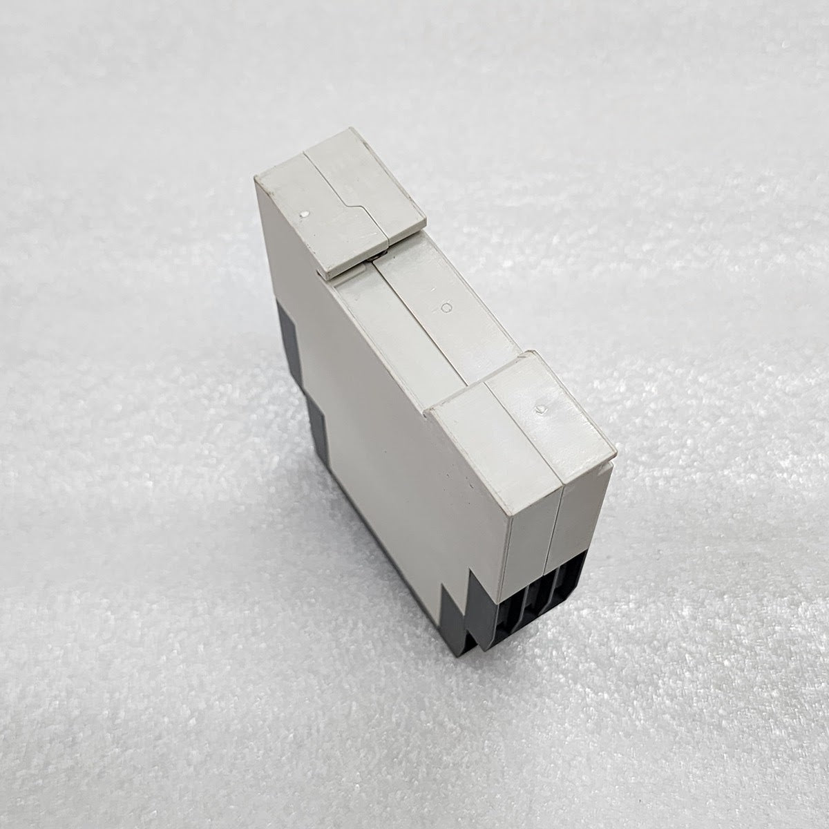 ABB CM-SRS.22S OVER-UNDER CURRENT RMS MONITORING RELAY 1SVR730840R0500