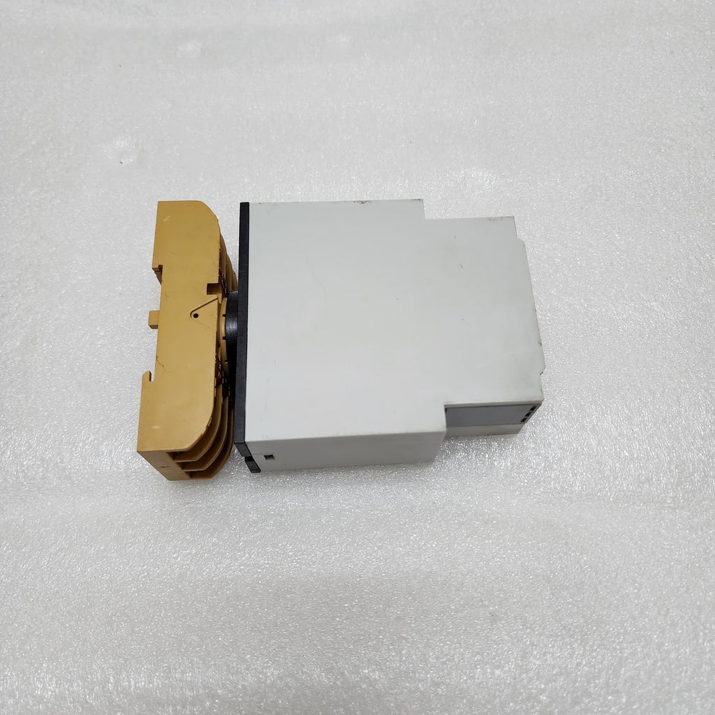 CARLO GAVAZZI PAA01DM24 DELAY ON OPERATE TIMER  24-240V AC/DC