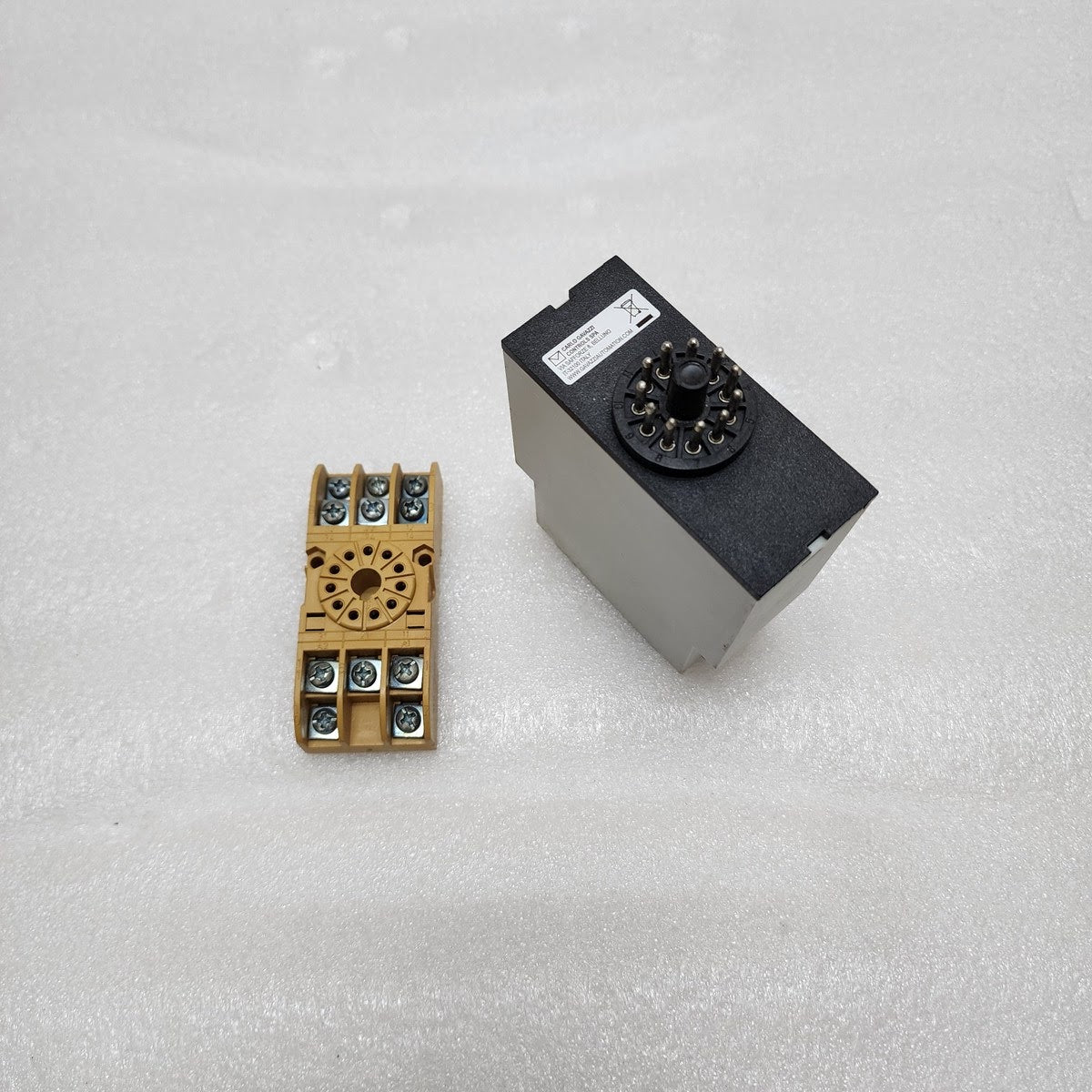 CARLO GAVAZZI PAA01DM24 DELAY ON OPERATE TIMER  24-240V AC/DC