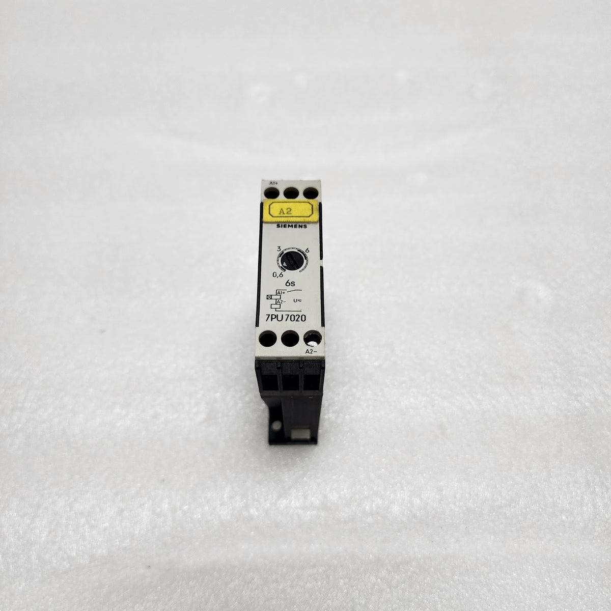 SIEMENS 7PU7020-1CM30 TIME RELAY 60-250V AC