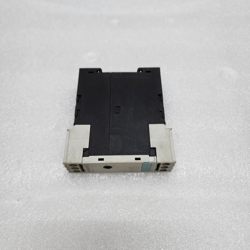 SIEMENS 3RP1574-1NP30 TIMING RELAY