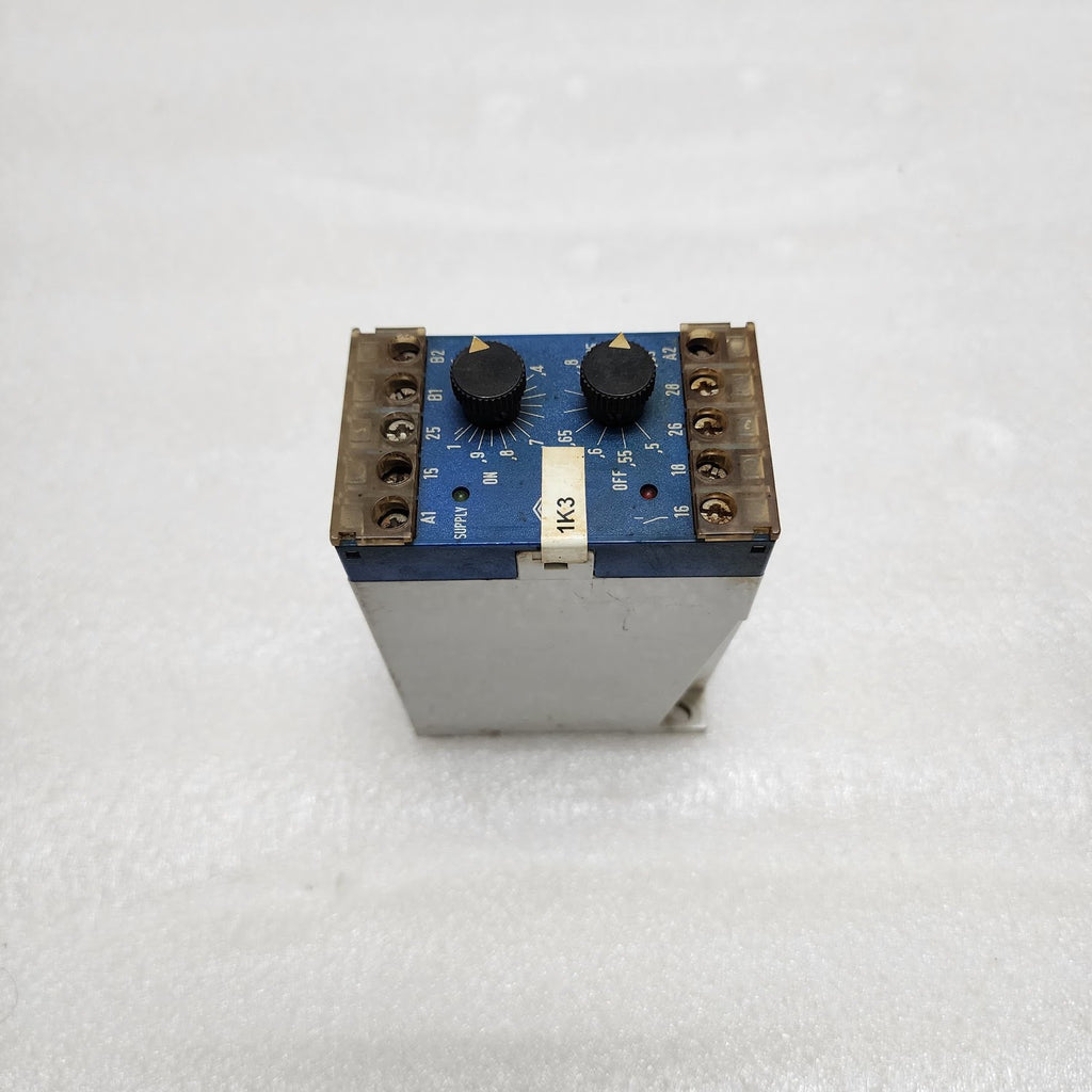 SCHLEICHER SXT12-A CURRENT MEASURING RELAY 18500792 220-240VAC