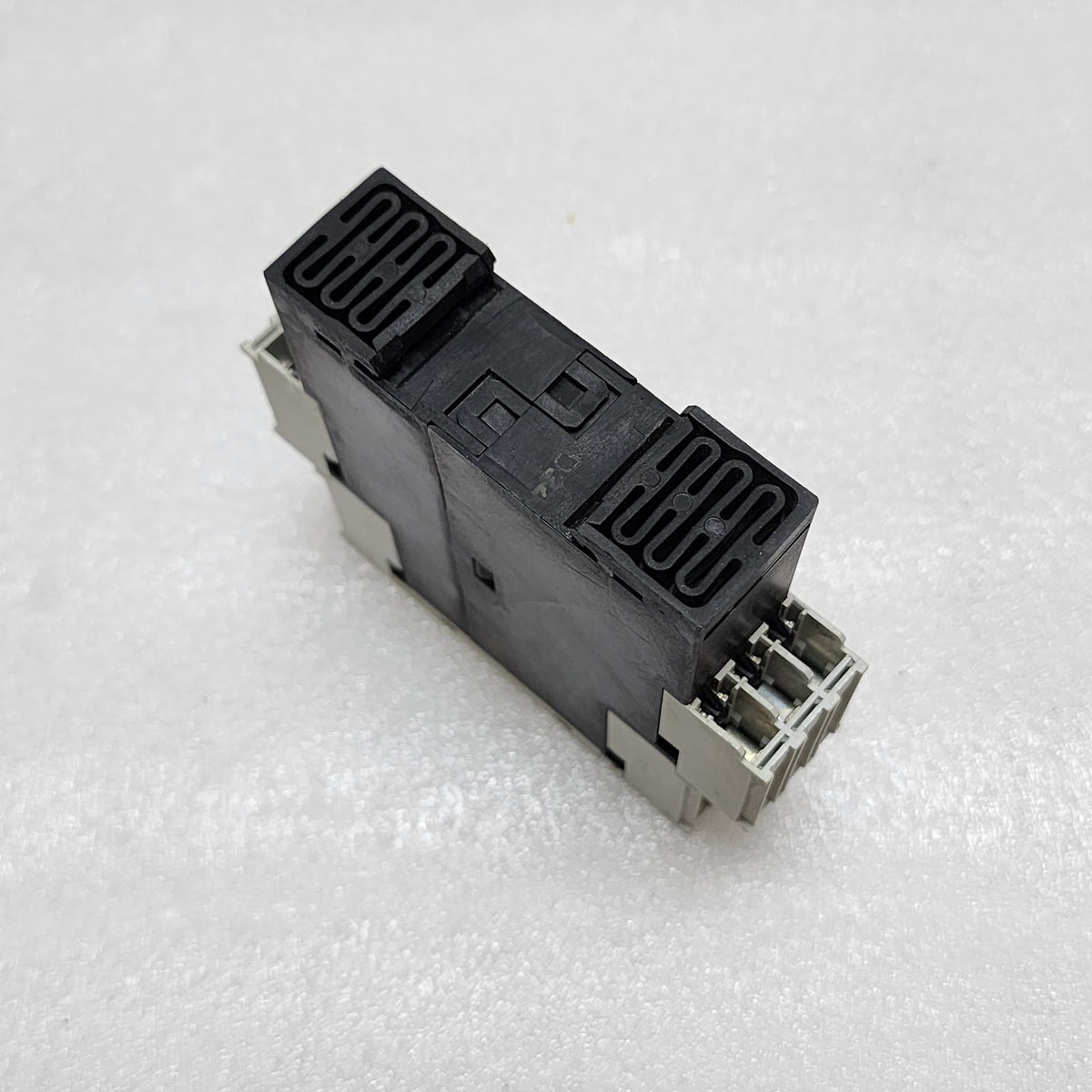 SIEMENS 3RP1505-1AP30 MULTI-FUNCTION TIMER RELAY