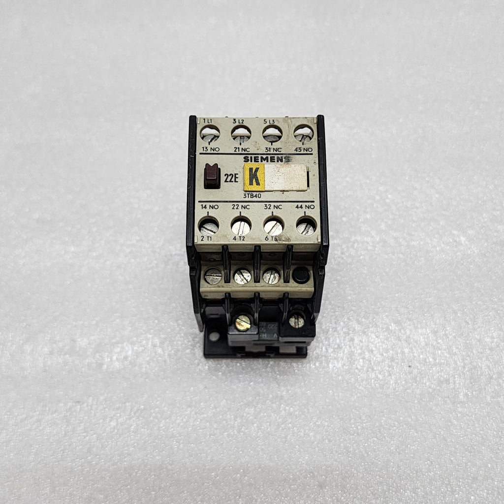 SIEMENS 3TB40 17-0A CONTACTOR