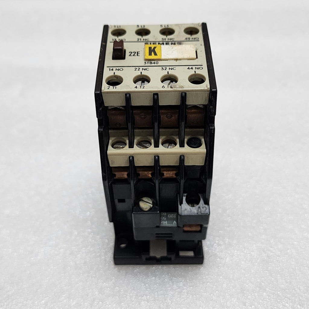 SIEMENS 3TB40 17-0A CONTACTOR