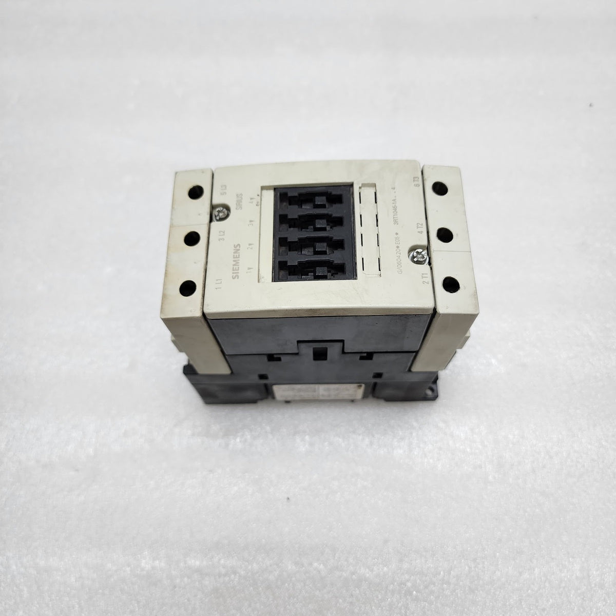 SIEMENS 3RT1045-1A 3-POLE CONTACTOR COIL VOLTAGE 220V