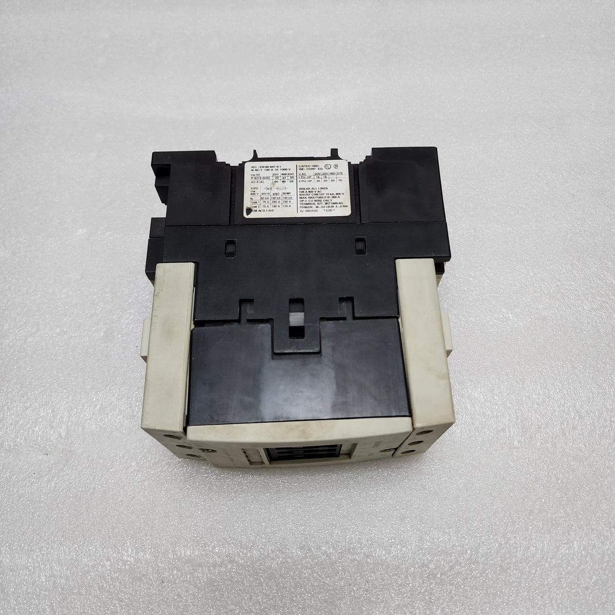 SIEMENS 3RT1045-1A 3-POLE CONTACTOR COIL VOLTAGE 220V