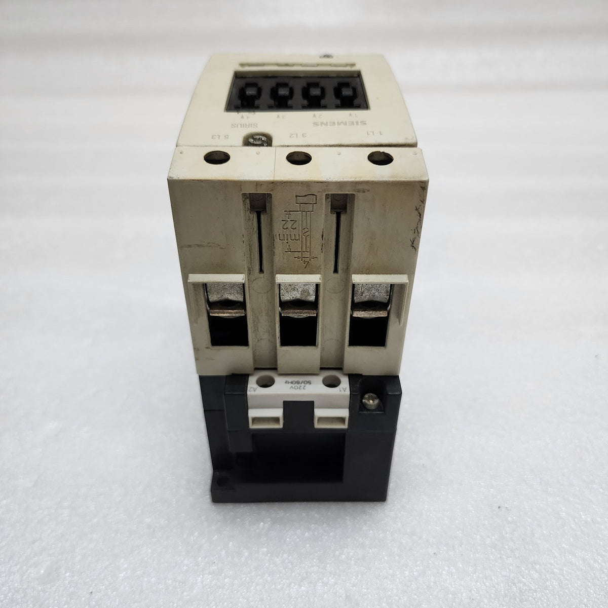 SIEMENS 3RT1045-1A 3-POLE CONTACTOR COIL VOLTAGE 220V