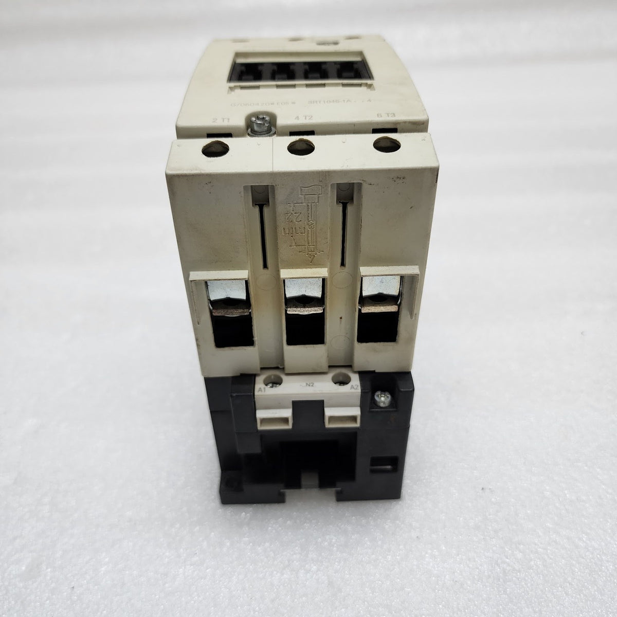 SIEMENS 3RT1045-1A 3-POLE CONTACTOR COIL VOLTAGE 220V