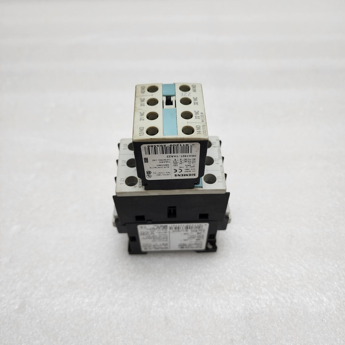SIEMENS 3RT1024-1A CONTACTOR COIL VOLTAGE 230V AUX 3RH1921-1HA22