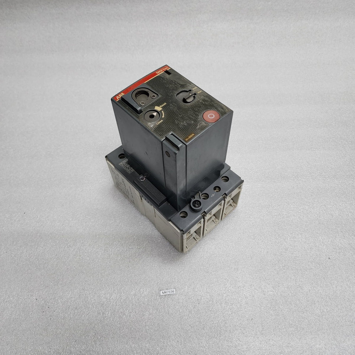 ABB SACE TMAX XTSN 250 MOTOR OPERATOR BREAKER 200A