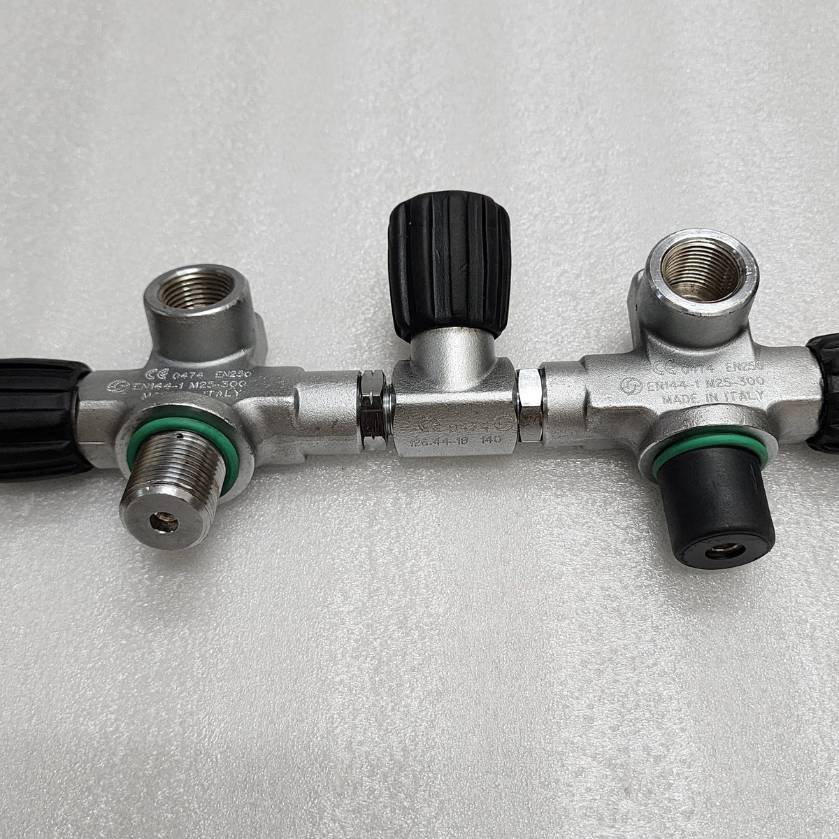 DOUBLE TANK MANIFOLD M25-300 DIVING CYLINDER VALVE 300 BAR