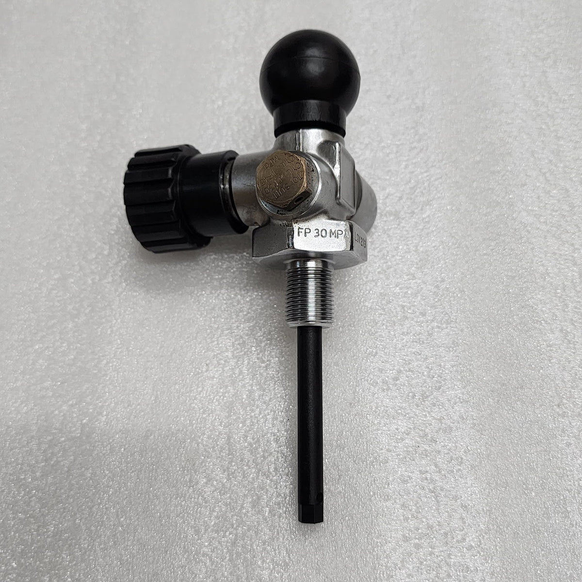 DRAGER AUSTRALIAN BREATHING AIR CYLINDER VALVE 300 BAR THREAD M18