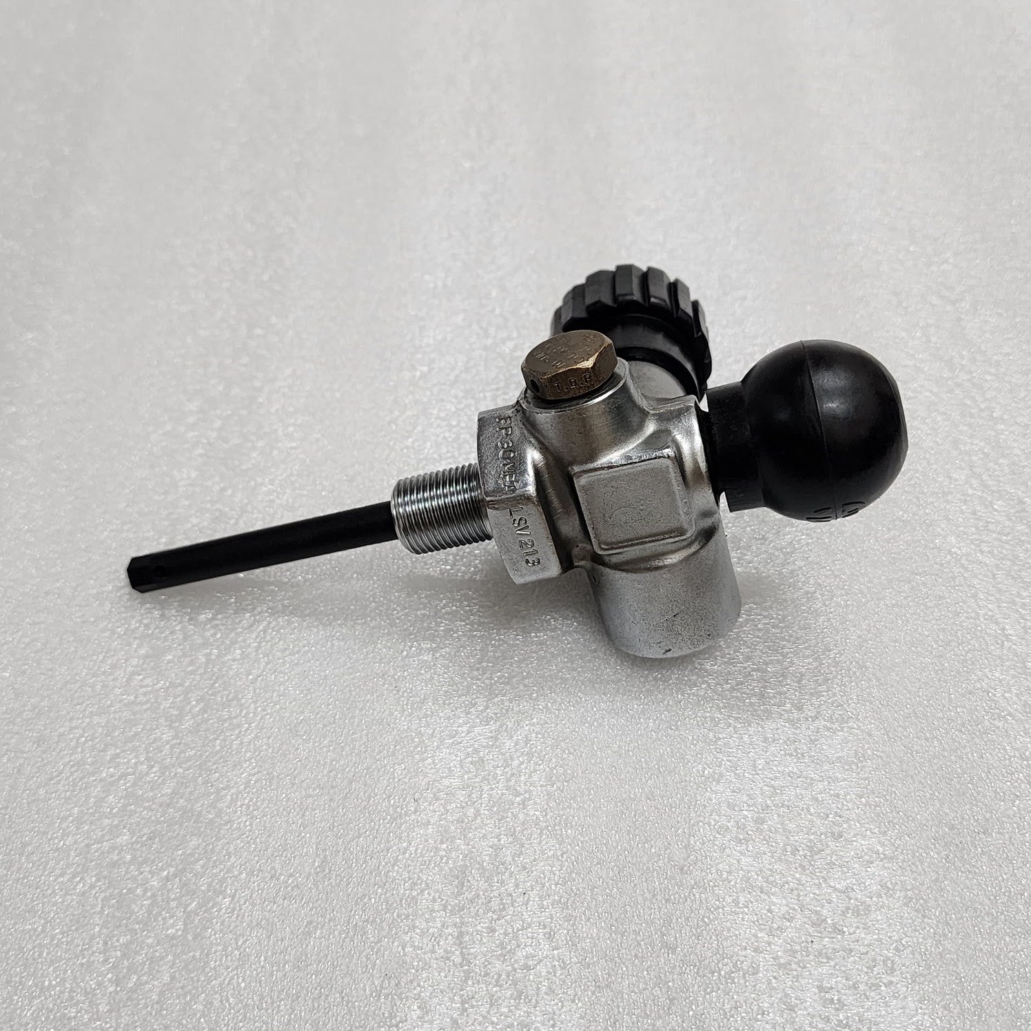 DRAGER AUSTRALIAN BREATHING AIR CYLINDER VALVE 300 BAR THREAD M18