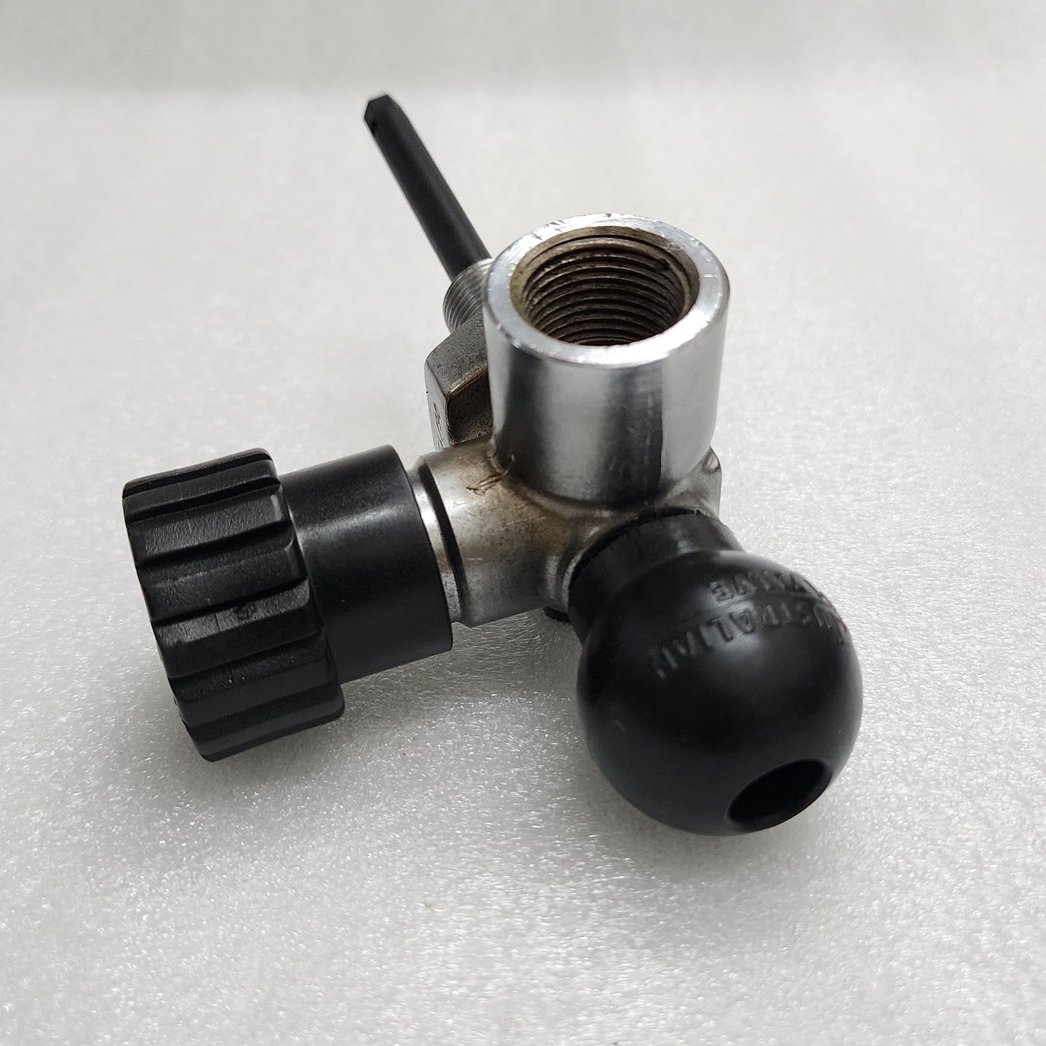 DRAGER AUSTRALIAN BREATHING AIR CYLINDER VALVE 300 BAR THREAD M18