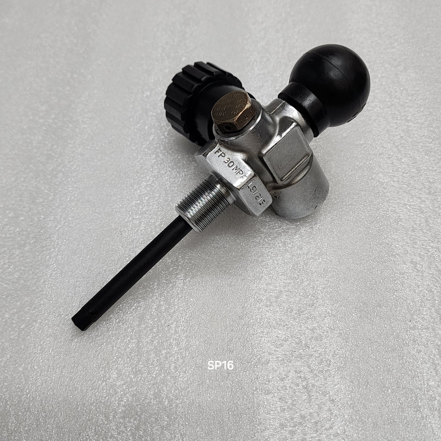 DRAGER AUSTRALIAN BREATHING AIR CYLINDER VALVE 300 BAR THREAD M18
