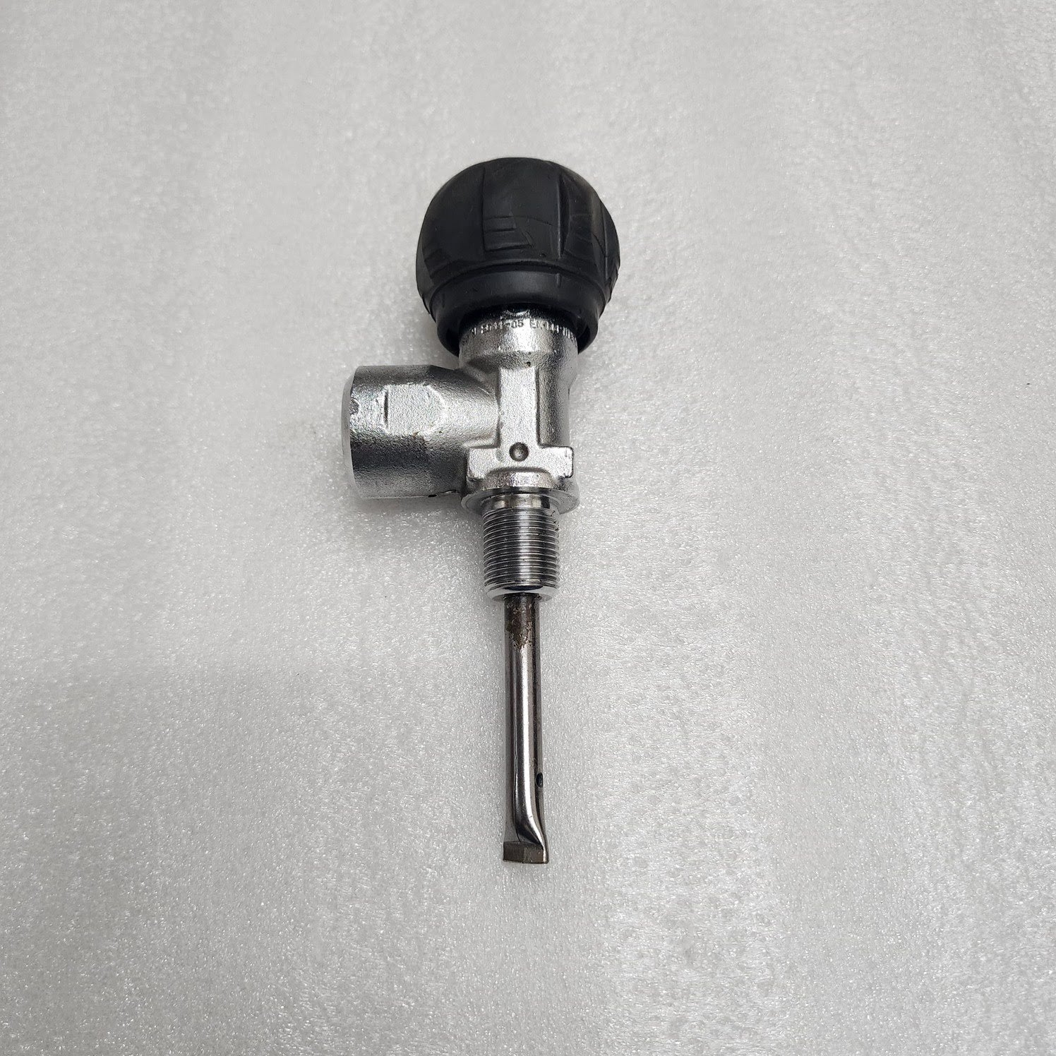SABRE BREATHING AIR CYLINDER VALVE 300 BAR THREAD M18