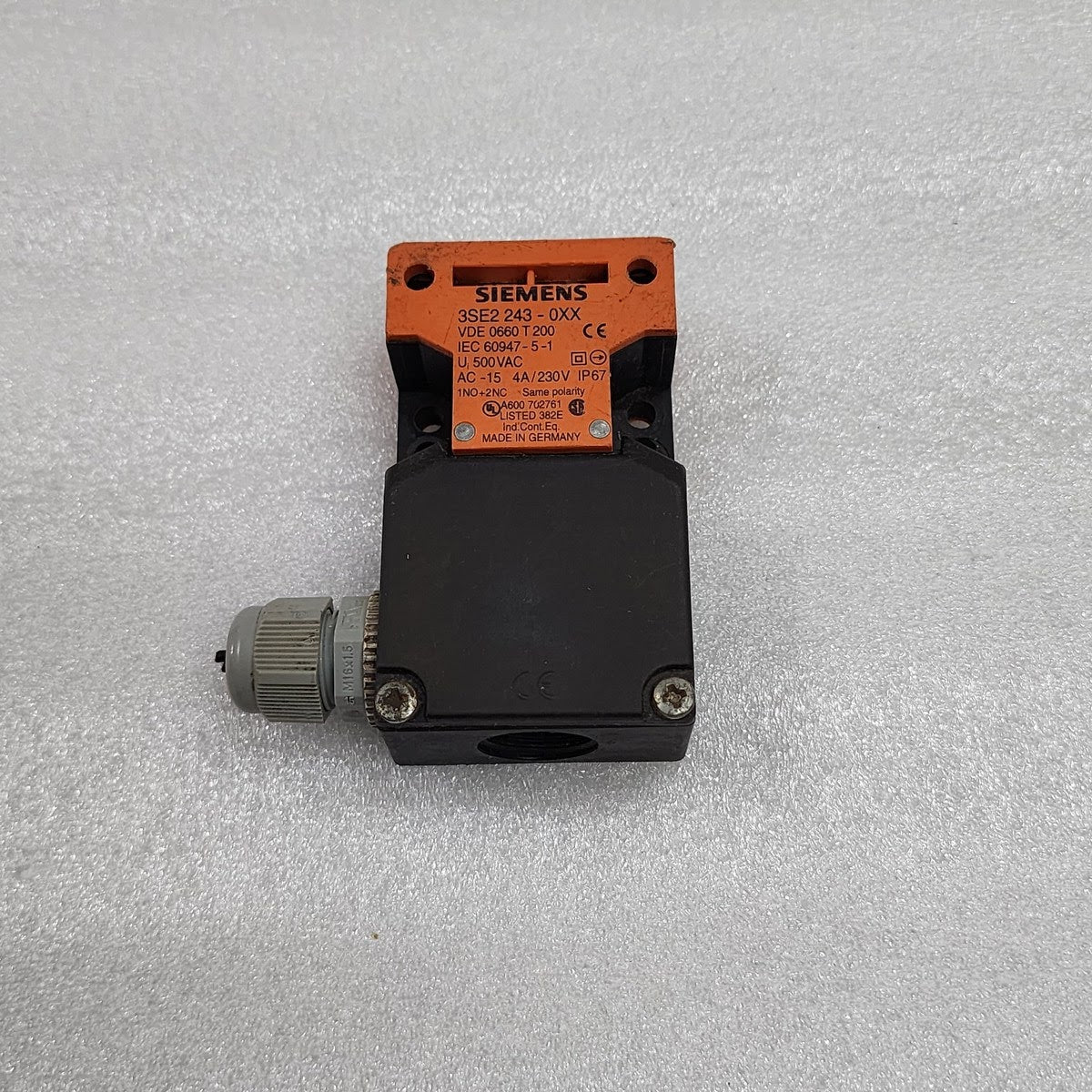 SIEMENS 3SE2 243-0XX INTERLOCK SWITCH