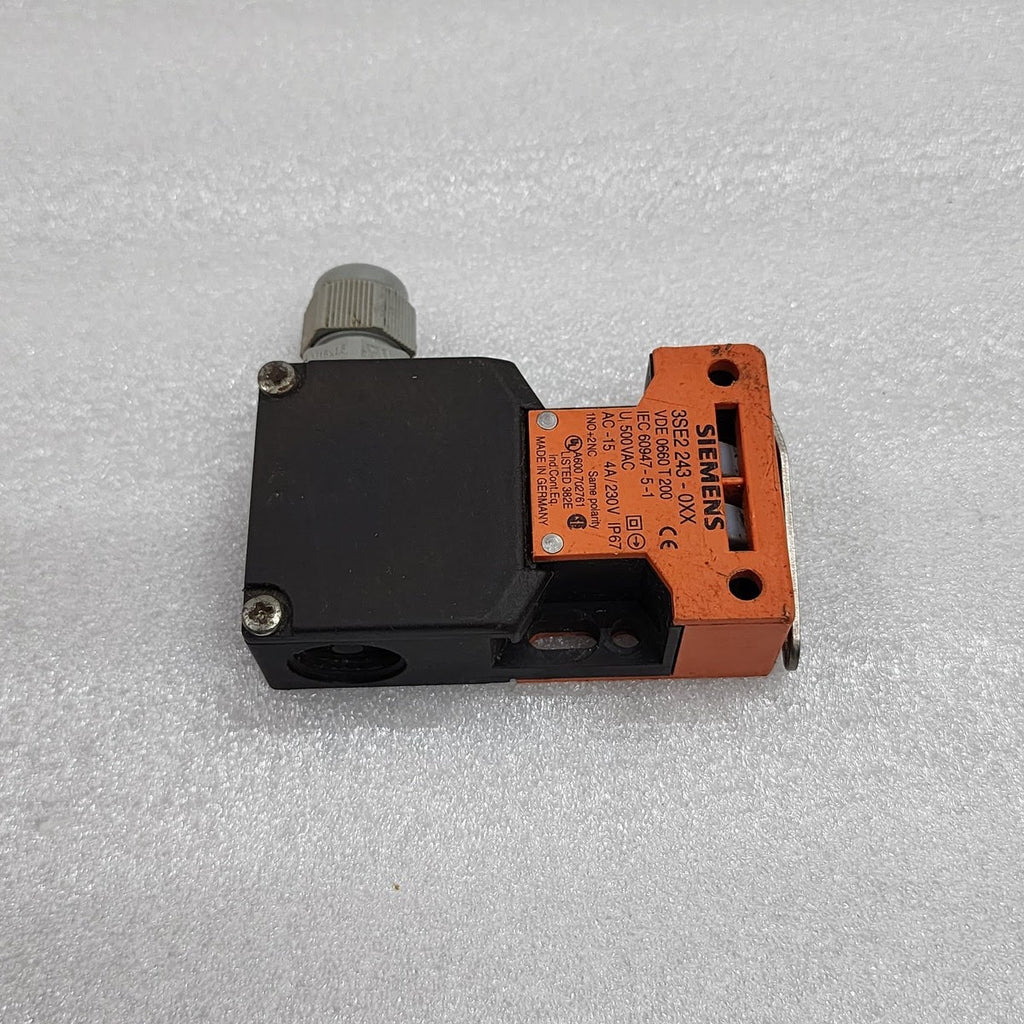SIEMENS 3SE2 243-0XX INTERLOCK SWITCH