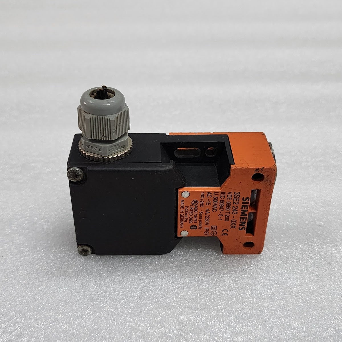 SIEMENS 3SE2 243-0XX INTERLOCK SWITCH