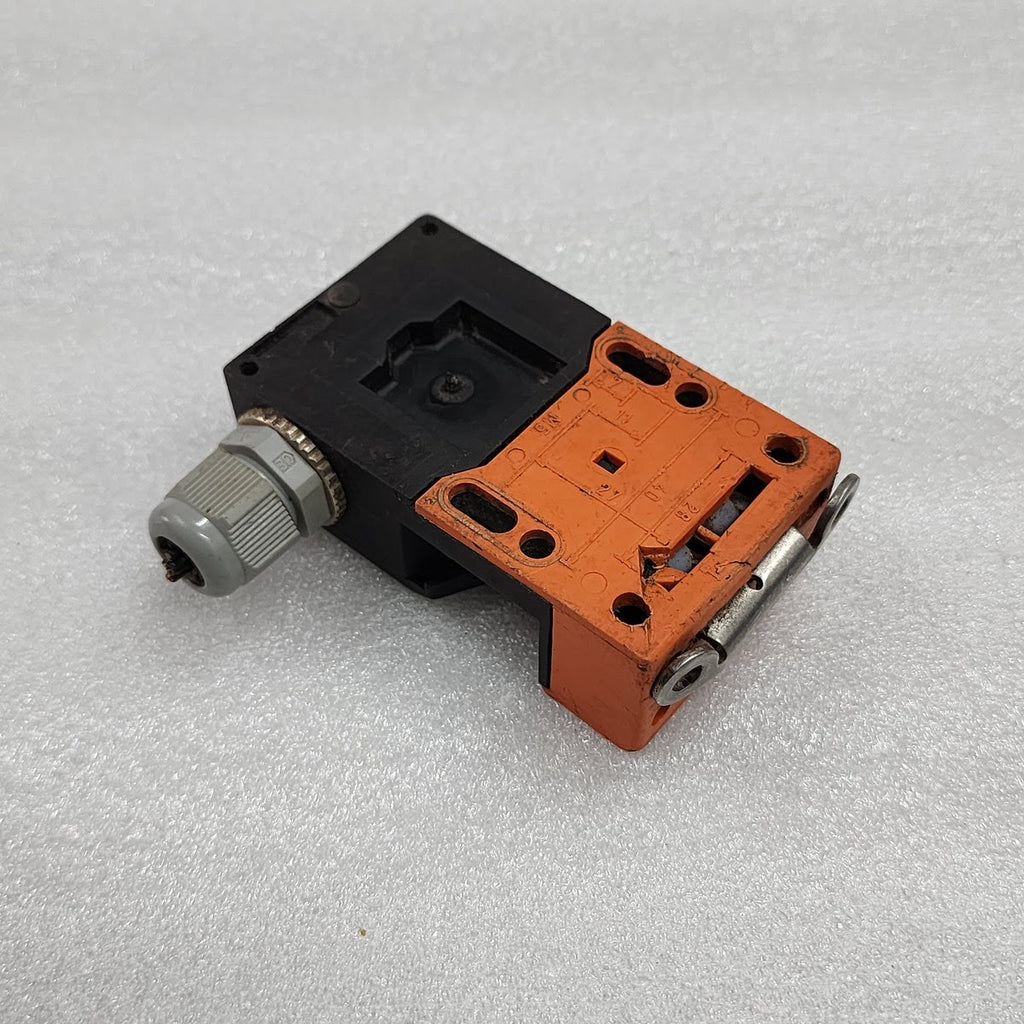 SIEMENS 3SE2 243-0XX INTERLOCK SWITCH