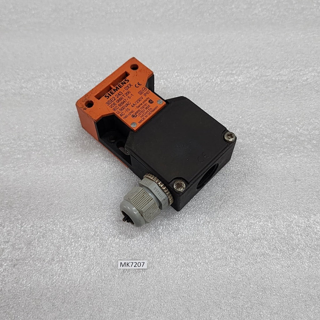 SIEMENS 3SE2 243-0XX INTERLOCK SWITCH
