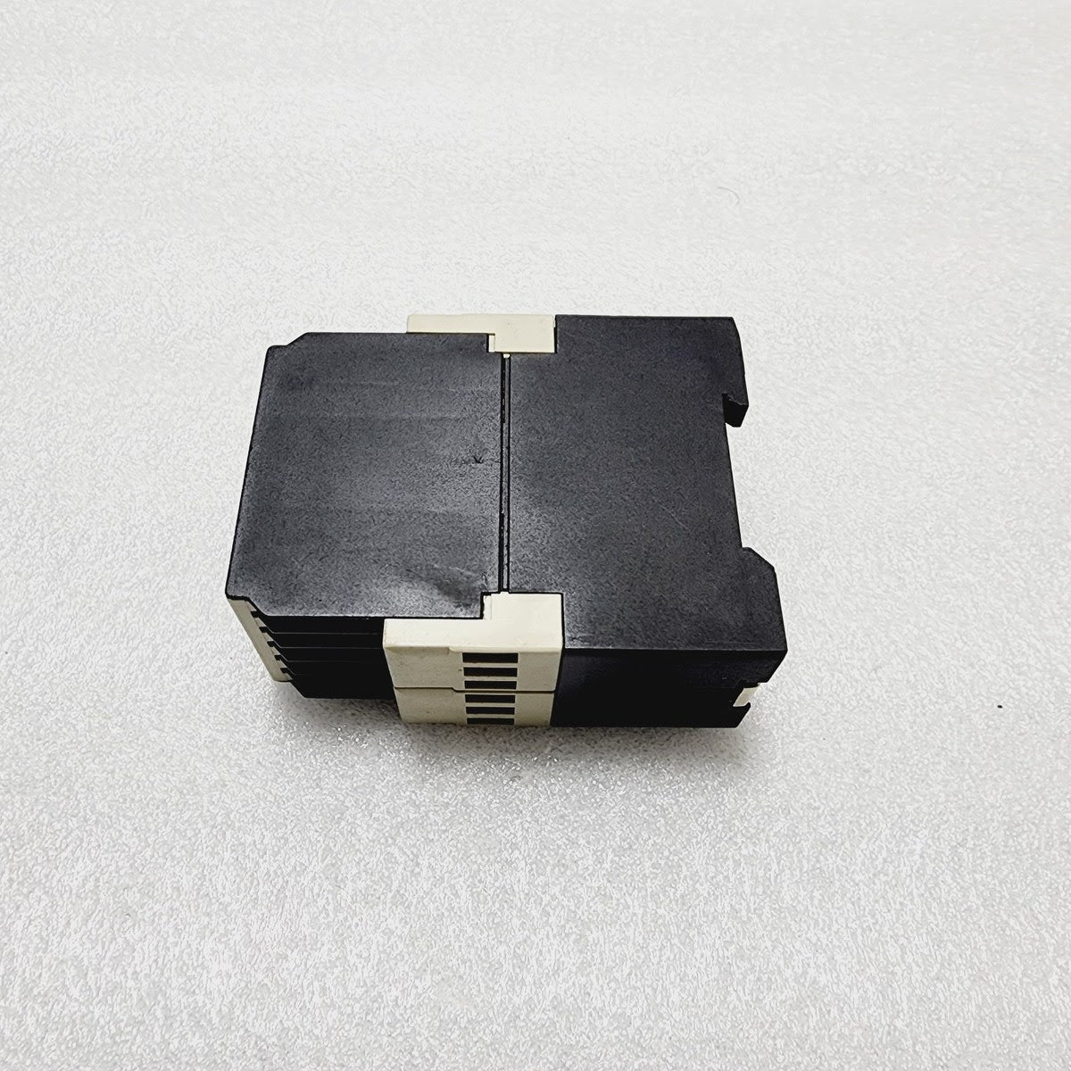 TELEMECANIQUE RM3 LA111MW RELAY 06640 24-240V AC/DC