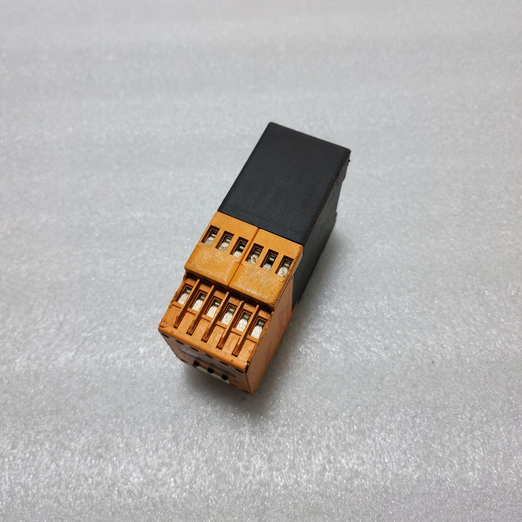 IFM MONITOR FR-1 FREQUENCY SPEED DD2003 110-240VAC/27VDC