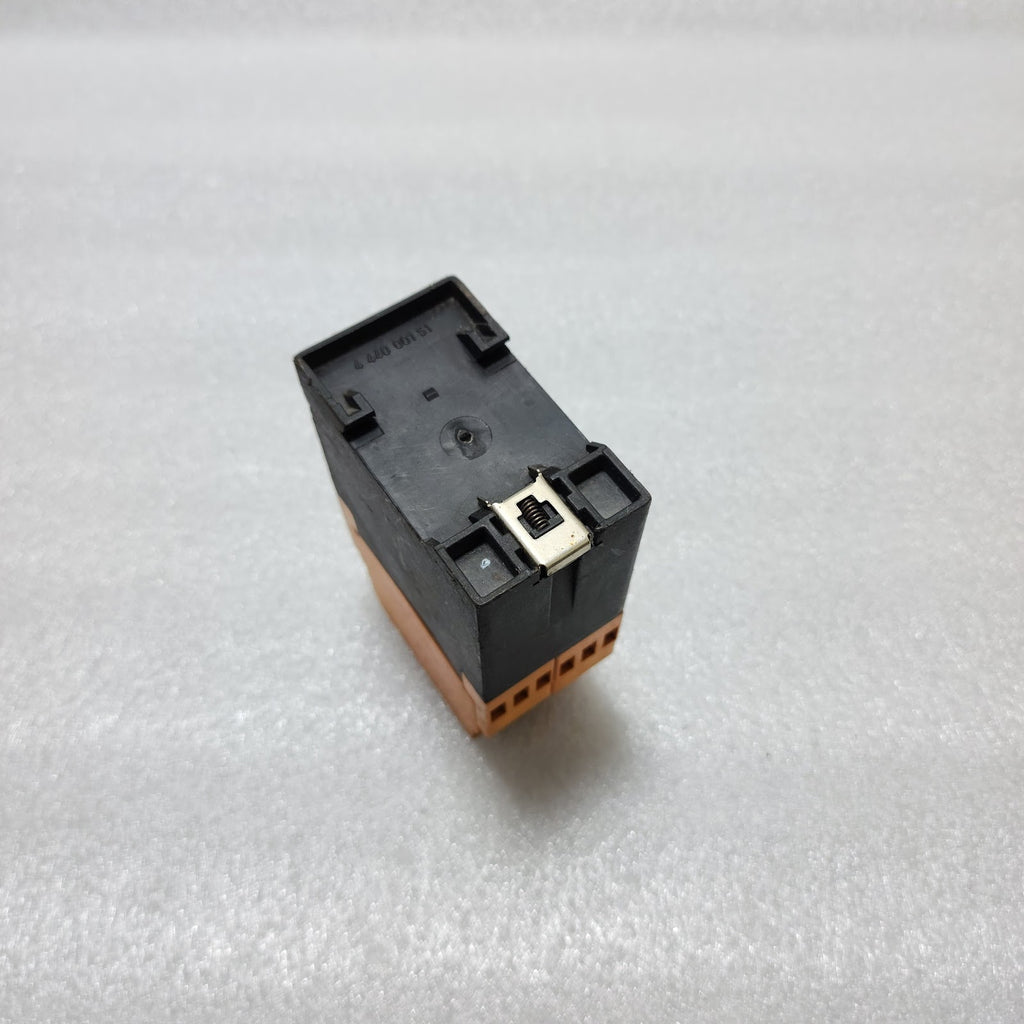 IFM MONITOR FR-1 FREQUENCY SPEED DD2003 110-240VAC/27VDC