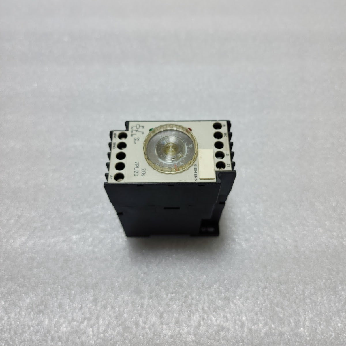 SIEMENS 7PU2040-7AN23 TIMER RELAY 220-240V