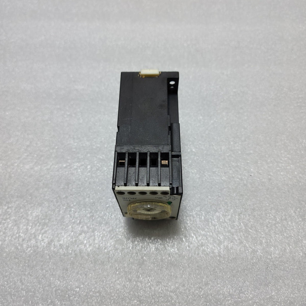 SIEMENS 7PU2040-7AN23 TIMER RELAY 220-240V