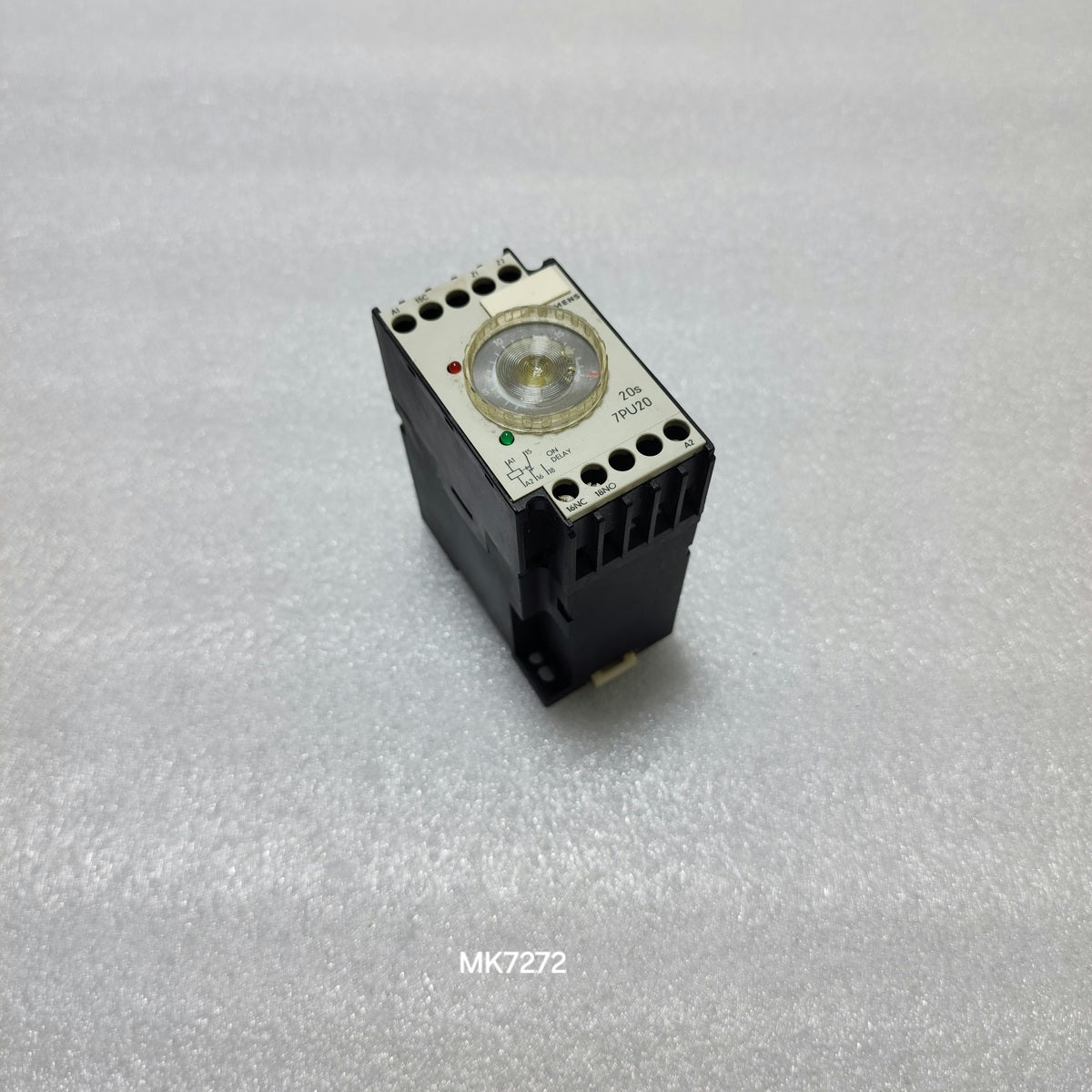 SIEMENS 7PU2040-7AN23 TIMER RELAY 220-240V