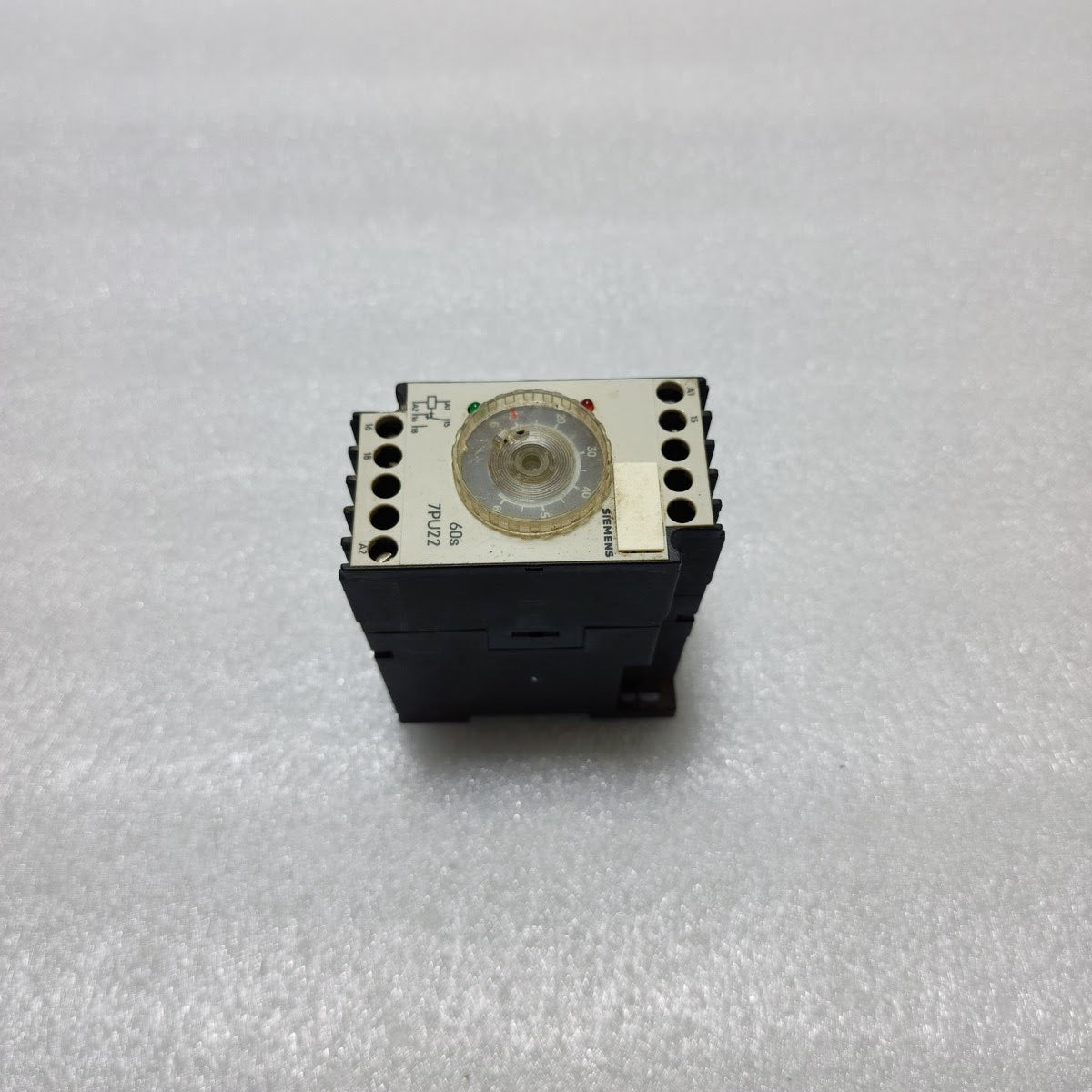 SIEMENS 7PU2240-2AN20 TIMER RELAY 220-240V