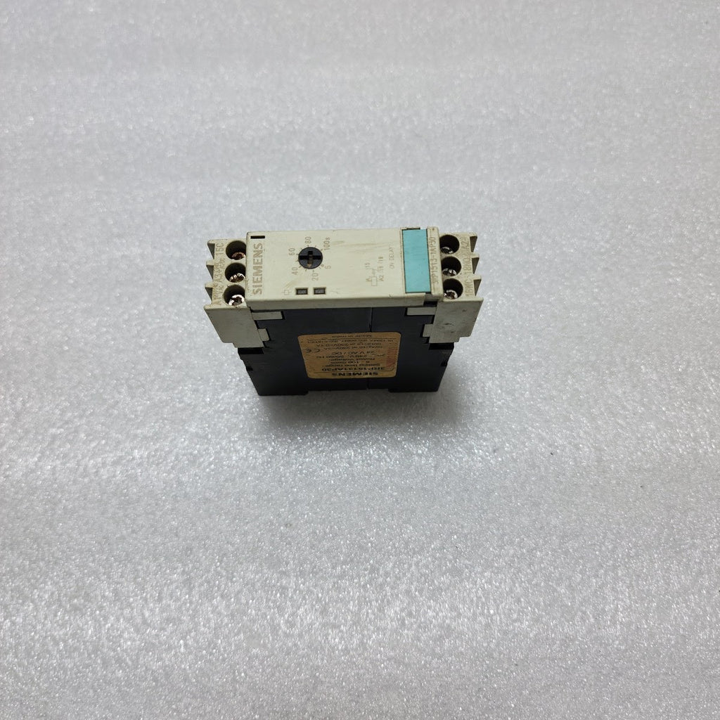 SIEMENS 3RP1513-1AP30 TIMER RELAY 200-240V/24VAC-DC