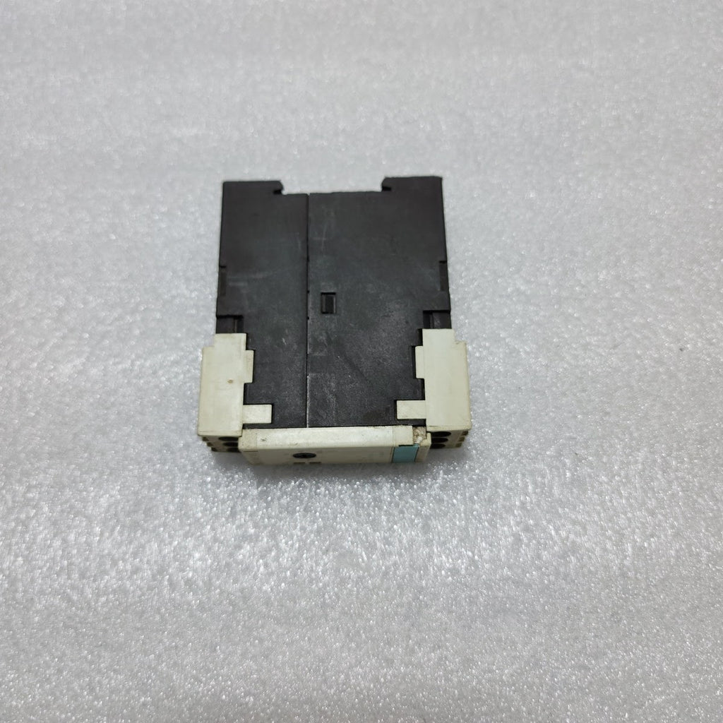 SIEMENS 3RP1513-1AP30 TIMER RELAY 200-240V/24VAC-DC
