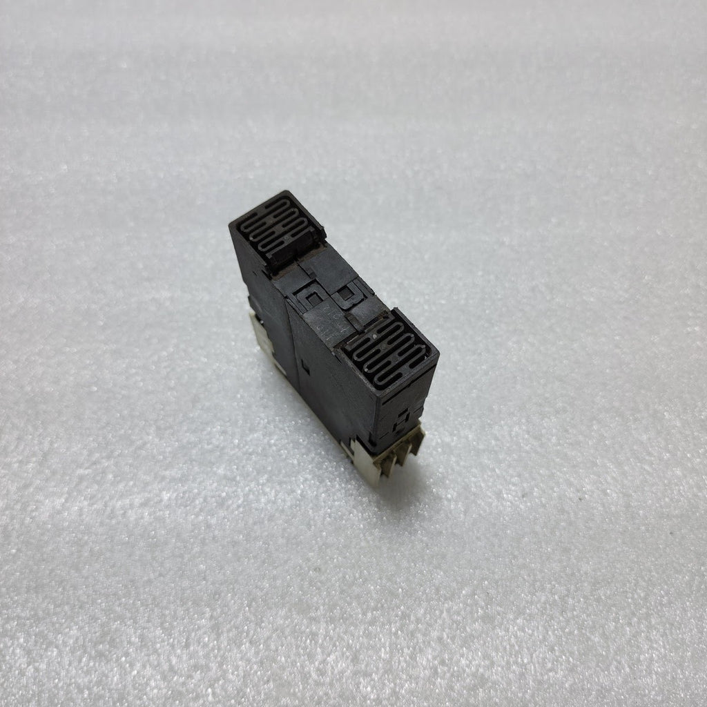 SIEMENS 3RP1513-1AP30 TIMER RELAY 200-240V/24VAC-DC