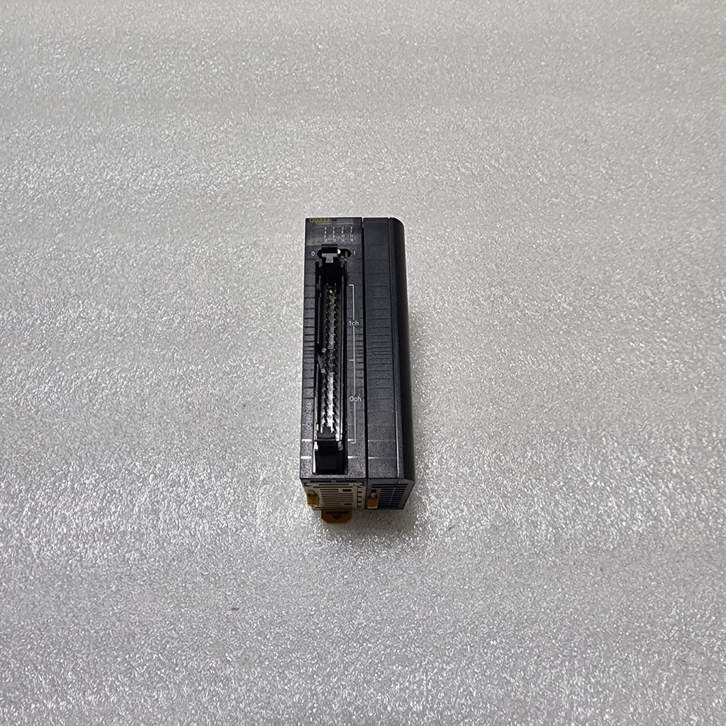 OMRON CJ1W-OD233 OUTPUT UNIT