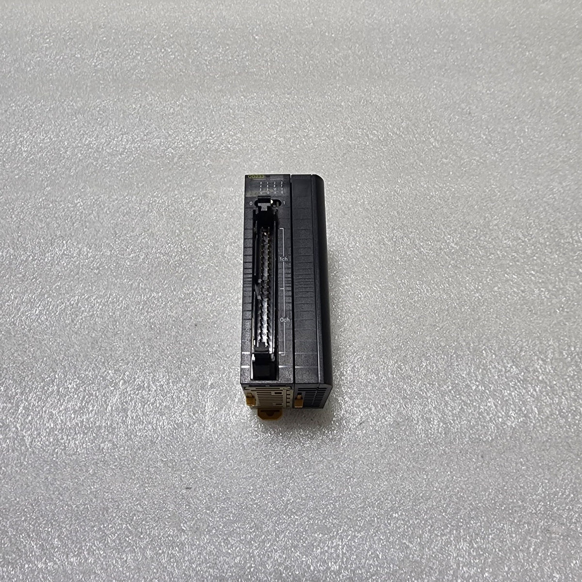 OMRON CJ1W-OD233 OUTPUT UNIT