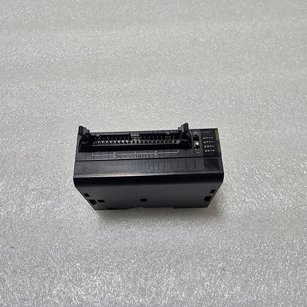 OMRON CJ1W-OD233 OUTPUT UNIT