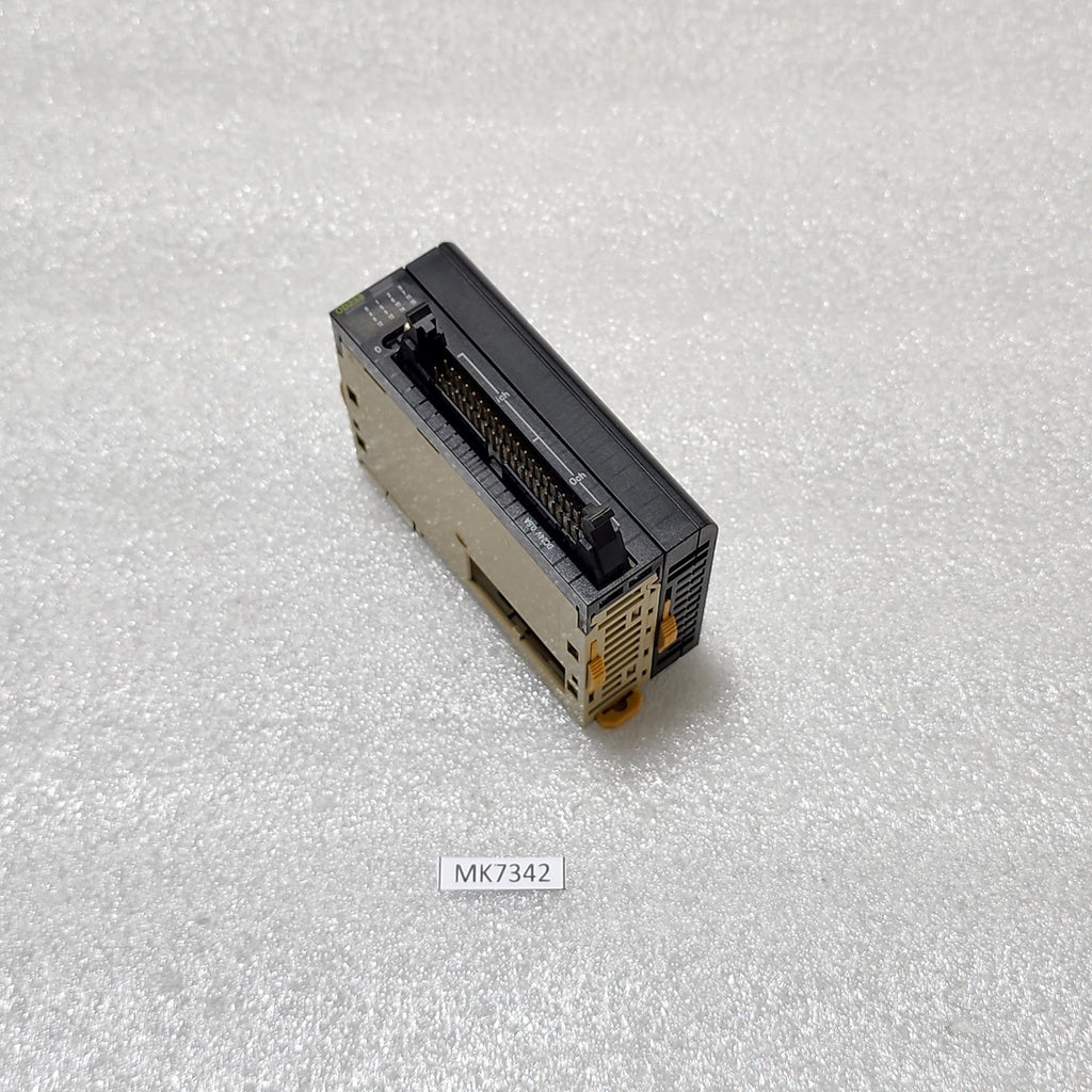 OMRON CJ1W-OD233 OUTPUT UNIT