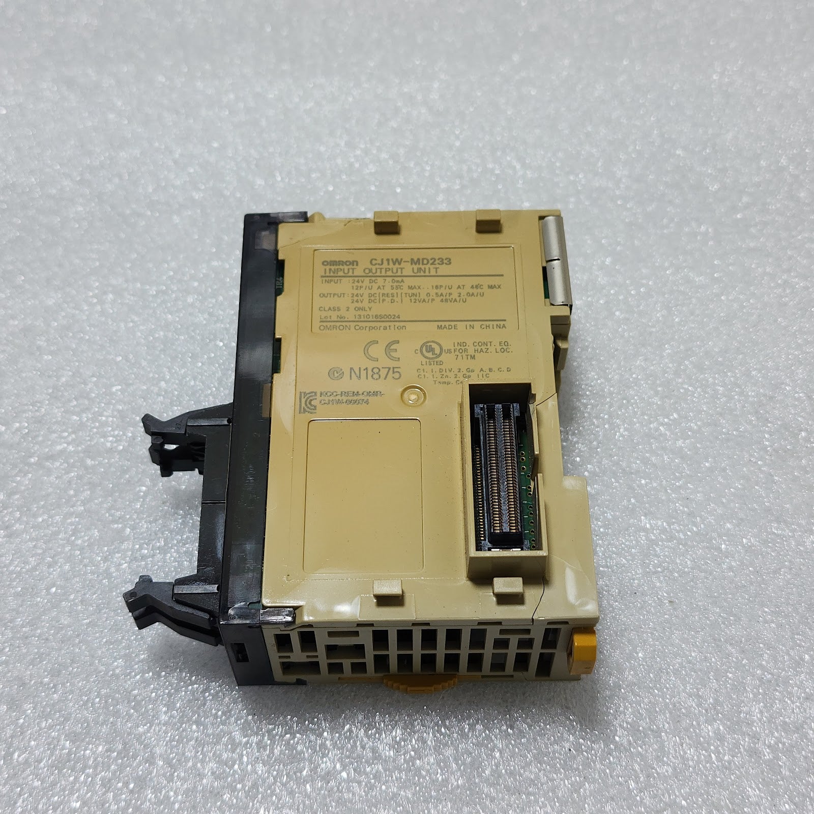 OMRON CJ1W-MD233 INPUT OUTPUT UNIT
