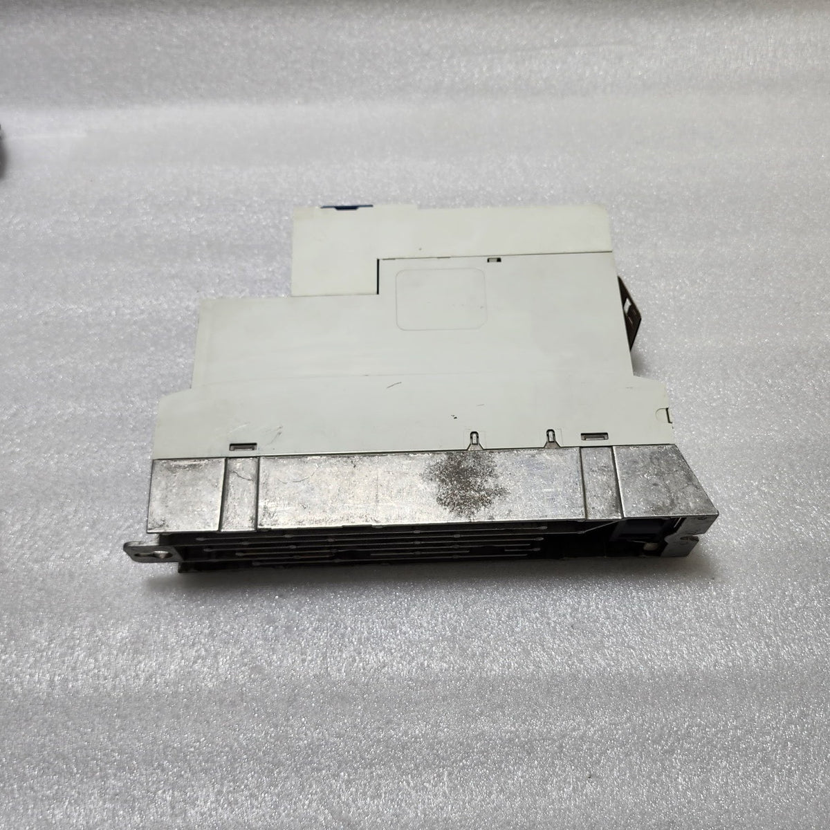 LENZE E84AVTCE2224SX0 2.2kW 3PH AC DRIVE 8400 TOPLINE C 15485811