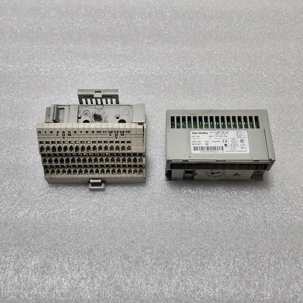 ALLEN BRADLEY CAT 1794-IE8 SER B 96235877 1794-TB3S