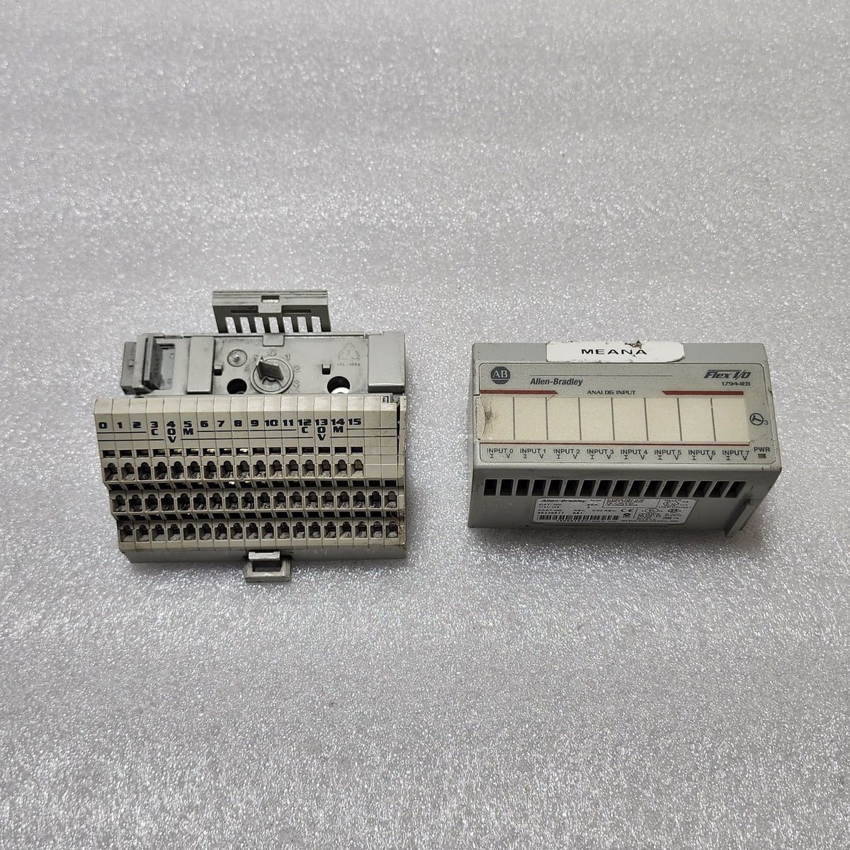 ALLEN BRADLEY CAT 1794-IE8 SER B 96235877 1794-TB3S