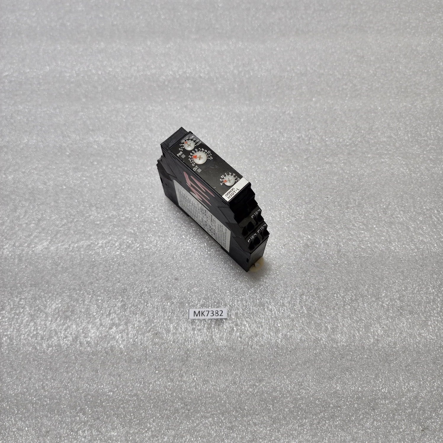 OMRON H3DT-L1 MULTI-RANGE MULTI-MODE TIMER 24-240VAC/DC
