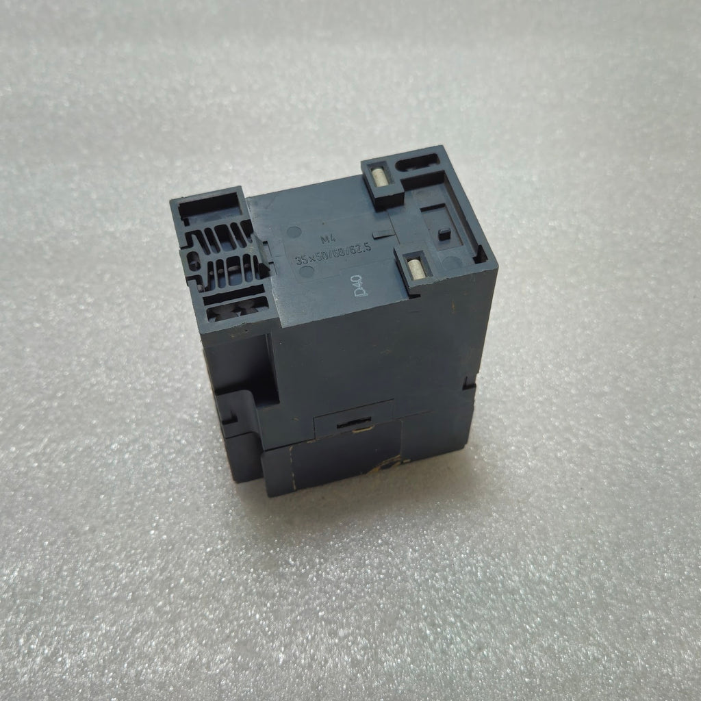 SIEMENS 7PU3040-0BB34 ON DELAY TIMER 24V AC/DC